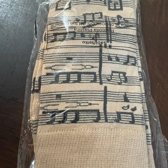 Musical Note and Piano Key Socks Set,tie,bow tie,pin in gift box 5 piece set - Picture 17 of 17